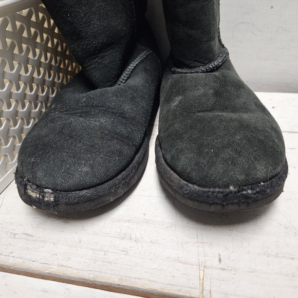UGG Classic II Tall Boot kids (6-10yrs) size 4 black - Picture 6 of 15